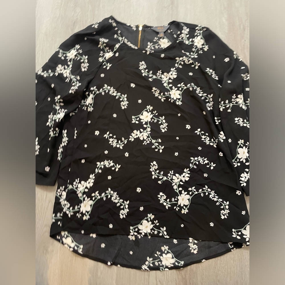 Mix by 41 Hawthorn top-black white flowers